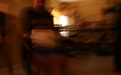 Elis Costa e Marcelo Sena ministram a oficina Dançando no Escuro na X Mostra Capiba de Artes